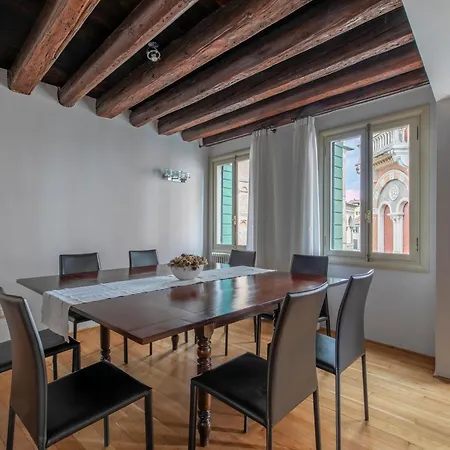 Apartment La Terrazza Sulle Piazze - Centro Storico